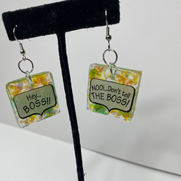 Handmade Resin Novelty “Boss” Earrings Green/Yellow NEW - Picture 2 of 4